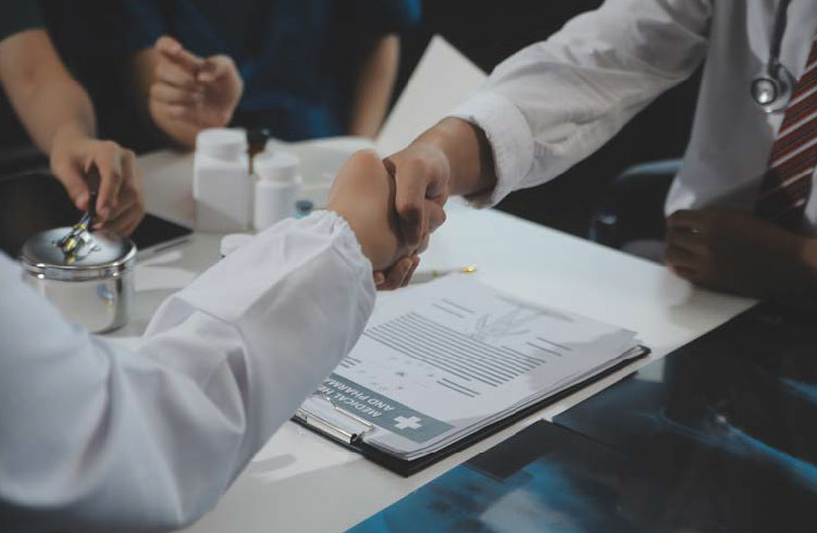 عقود المستوصفات والمراكز الطبية